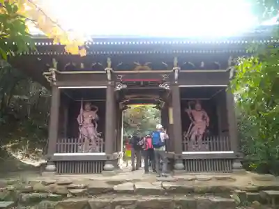 大聖院弥山本堂の山門・神門
