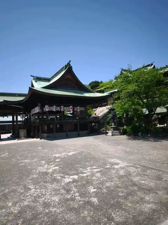 蜂穴神社(石清尾八幡宮末社)の{uncategorized: "未分類", other: "その他", undefined: "問題あり", building: "その他建物", grave: "お墓", sacred_gate: "鳥居", guardian: "狛犬", statue: "像", buddha: "仏像", history: "歴史", nature: "自然", garden: "庭園", animal: "動物", pagoda: "塔", temizu: "手水舎", mountain_gate: "山門・神門", sanctuary: "本殿・本堂", subordinate: "末社・摂社", art: "芸術", scenery: "景色", jizo: "地蔵", ema: "絵馬", goshuin: "御朱印", omikuji: "おみくじ", items: "授与品その他", amulet: "お守り", goshuincho: "御朱印帳", eats: "食事", festival: "お祭り", votive_dance: "神楽", shichigosan: "七五三参", wedding: "結婚式", experience: "体験その他", initially: "初詣", around: "周辺", anti_infection: "感染症対策"}