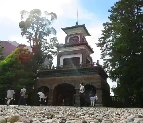 尾山神社の山門