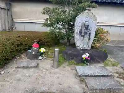 東寺(教王護国寺)の{uncategorized: "未分類", other: "その他", undefined: "問題あり", building: "その他建物", grave: "お墓", sacred_gate: "鳥居", guardian: "狛犬", statue: "像", buddha: "仏像", history: "歴史", nature: "自然", garden: "庭園", animal: "動物", pagoda: "塔", temizu: "手水舎", mountain_gate: "山門・神門", sanctuary: "本殿・本堂", subordinate: "末社・摂社", art: "芸術", scenery: "景色", jizo: "地蔵", ema: "絵馬", goshuin: "御朱印", omikuji: "おみくじ", items: "授与品その他", amulet: "お守り", goshuincho: "御朱印帳", eats: "食事", festival: "お祭り", votive_dance: "神楽", shichigosan: "七五三参", wedding: "結婚式", experience: "体験その他", initially: "初詣", around: "周辺", anti_infection: "感染症対策"}