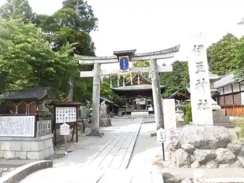 伊豆神社の鳥居