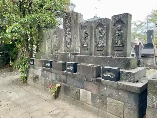 永泉寺の{uncategorized: "未分類", other: "その他", undefined: "問題あり", building: "その他建物", grave: "お墓", sacred_gate: "鳥居", guardian: "狛犬", statue: "像", buddha: "仏像", history: "歴史", nature: "自然", garden: "庭園", animal: "動物", pagoda: "塔", temizu: "手水舎", mountain_gate: "山門・神門", sanctuary: "本殿・本堂", subordinate: "末社・摂社", art: "芸術", scenery: "景色", jizo: "地蔵", ema: "絵馬", goshuin: "御朱印", omikuji: "おみくじ", items: "授与品その他", amulet: "お守り", goshuincho: "御朱印帳", eats: "食事", festival: "お祭り", votive_dance: "神楽", shichigosan: "七五三参", wedding: "結婚式", experience: "体験その他", initially: "初詣", around: "周辺", anti_infection: "感染症対策"}