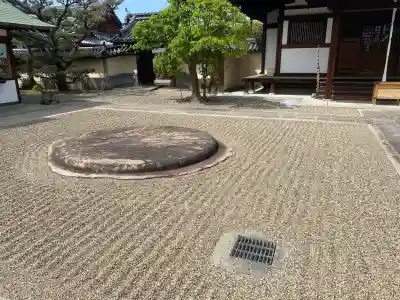 道明寺の{uncategorized: "未分類", other: "その他", undefined: "問題あり", building: "その他建物", grave: "お墓", sacred_gate: "鳥居", guardian: "狛犬", statue: "像", buddha: "仏像", history: "歴史", nature: "自然", garden: "庭園", animal: "動物", pagoda: "塔", temizu: "手水舎", mountain_gate: "山門・神門", sanctuary: "本殿・本堂", subordinate: "末社・摂社", art: "芸術", scenery: "景色", jizo: "地蔵", ema: "絵馬", goshuin: "御朱印", omikuji: "おみくじ", items: "授与品その他", amulet: "お守り", goshuincho: "御朱印帳", eats: "食事", festival: "お祭り", votive_dance: "神楽", shichigosan: "七五三参", wedding: "結婚式", experience: "体験その他", initially: "初詣", around: "周辺", anti_infection: "感染症対策"}