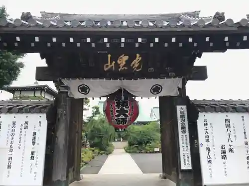 岩槻大師彌勒密寺の山門