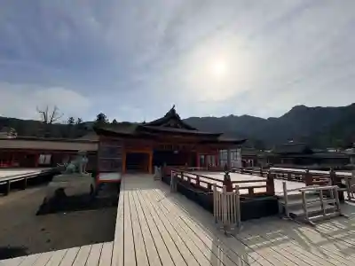 厳島神社の{uncategorized: "未分類", other: "その他", undefined: "問題あり", building: "その他建物", grave: "お墓", sacred_gate: "鳥居", guardian: "狛犬", statue: "像", buddha: "仏像", history: "歴史", nature: "自然", garden: "庭園", animal: "動物", pagoda: "塔", temizu: "手水舎", mountain_gate: "山門・神門", sanctuary: "本殿・本堂", subordinate: "末社・摂社", art: "芸術", scenery: "景色", jizo: "地蔵", ema: "絵馬", goshuin: "御朱印", omikuji: "おみくじ", items: "授与品その他", amulet: "お守り", goshuincho: "御朱印帳", eats: "食事", festival: "お祭り", votive_dance: "神楽", shichigosan: "七五三参", wedding: "結婚式", experience: "体験その他", initially: "初詣", around: "周辺", anti_infection: "感染症対策"}