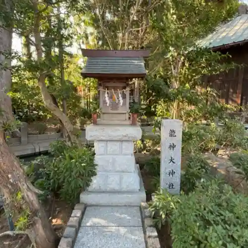 相模国総社六所神社の{uncategorized: "未分類", other: "その他", undefined: "問題あり", building: "その他建物", grave: "お墓", sacred_gate: "鳥居", guardian: "狛犬", statue: "像", buddha: "仏像", history: "歴史", nature: "自然", garden: "庭園", animal: "動物", pagoda: "塔", temizu: "手水舎", mountain_gate: "山門・神門", sanctuary: "本殿・本堂", subordinate: "末社・摂社", art: "芸術", scenery: "景色", jizo: "地蔵", ema: "絵馬", goshuin: "御朱印", omikuji: "おみくじ", items: "授与品その他", amulet: "お守り", goshuincho: "御朱印帳", eats: "食事", festival: "お祭り", votive_dance: "神楽", shichigosan: "七五三参", wedding: "結婚式", experience: "体験その他", initially: "初詣", around: "周辺", anti_infection: "感染症対策"}