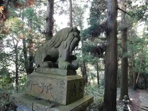 顕國魂神社の狛犬