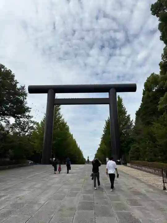 靖國神社の{uncategorized: "未分類", other: "その他", undefined: "問題あり", building: "その他建物", grave: "お墓", sacred_gate: "鳥居", guardian: "狛犬", statue: "像", buddha: "仏像", history: "歴史", nature: "自然", garden: "庭園", animal: "動物", pagoda: "塔", temizu: "手水舎", mountain_gate: "山門・神門", sanctuary: "本殿・本堂", subordinate: "末社・摂社", art: "芸術", scenery: "景色", jizo: "地蔵", ema: "絵馬", goshuin: "御朱印", omikuji: "おみくじ", items: "授与品その他", amulet: "お守り", goshuincho: "御朱印帳", eats: "食事", festival: "お祭り", votive_dance: "神楽", shichigosan: "七五三参", wedding: "結婚式", experience: "体験その他", initially: "初詣", around: "周辺", anti_infection: "感染症対策"}