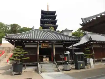 中山寺の本殿・本堂