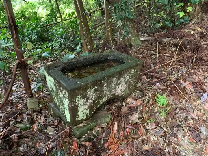 雷神社の手水舎