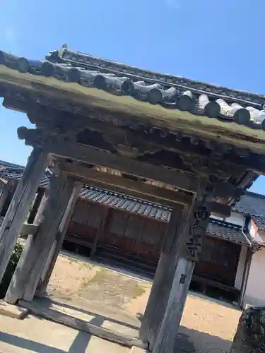 西向寺の山門