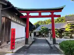 玉三稲荷神社の鳥居