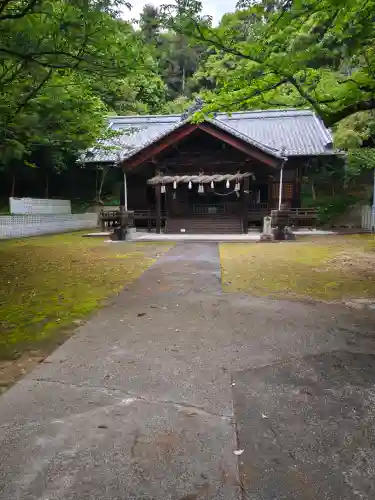 諸山積神社の{uncategorized: "未分類", other: "その他", undefined: "問題あり", building: "その他建物", grave: "お墓", sacred_gate: "鳥居", guardian: "狛犬", statue: "像", buddha: "仏像", history: "歴史", nature: "自然", garden: "庭園", animal: "動物", pagoda: "塔", temizu: "手水舎", mountain_gate: "山門・神門", sanctuary: "本殿・本堂", subordinate: "末社・摂社", art: "芸術", scenery: "景色", jizo: "地蔵", ema: "絵馬", goshuin: "御朱印", omikuji: "おみくじ", items: "授与品その他", amulet: "お守り", goshuincho: "御朱印帳", eats: "食事", festival: "お祭り", votive_dance: "神楽", shichigosan: "七五三参", wedding: "結婚式", experience: "体験その他", initially: "初詣", around: "周辺", anti_infection: "感染症対策"}