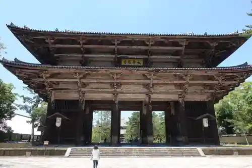 東大寺戒壇院千手堂の山門