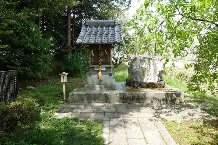 稗田野神社(薭田野神社)の末社・摂社