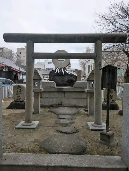 久保神社の{uncategorized: "未分類", other: "その他", undefined: "問題あり", building: "その他建物", grave: "お墓", sacred_gate: "鳥居", guardian: "狛犬", statue: "像", buddha: "仏像", history: "歴史", nature: "自然", garden: "庭園", animal: "動物", pagoda: "塔", temizu: "手水舎", mountain_gate: "山門・神門", sanctuary: "本殿・本堂", subordinate: "末社・摂社", art: "芸術", scenery: "景色", jizo: "地蔵", ema: "絵馬", goshuin: "御朱印", omikuji: "おみくじ", items: "授与品その他", amulet: "お守り", goshuincho: "御朱印帳", eats: "食事", festival: "お祭り", votive_dance: "神楽", shichigosan: "七五三参", wedding: "結婚式", experience: "体験その他", initially: "初詣", around: "周辺", anti_infection: "感染症対策"}