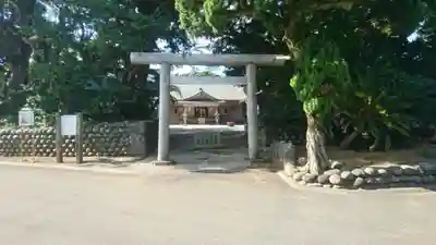 優婆夷宝明神社の鳥居