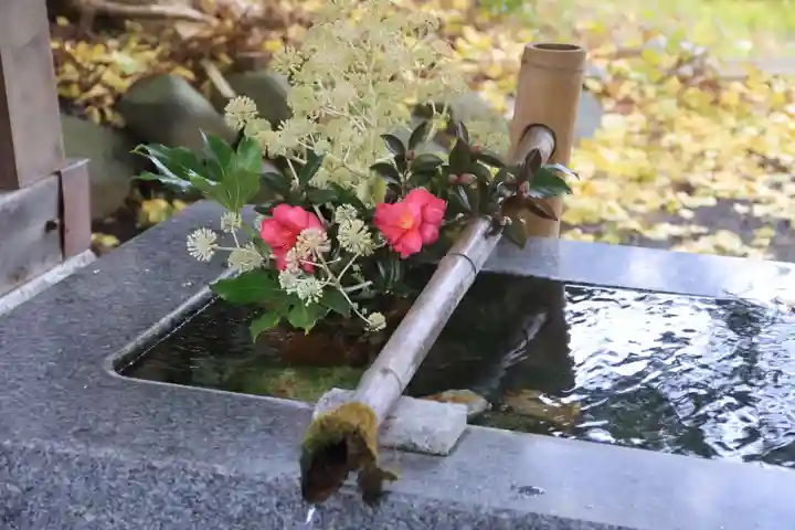 高司神社〜むすびの神の鎮まる社〜の手水舎