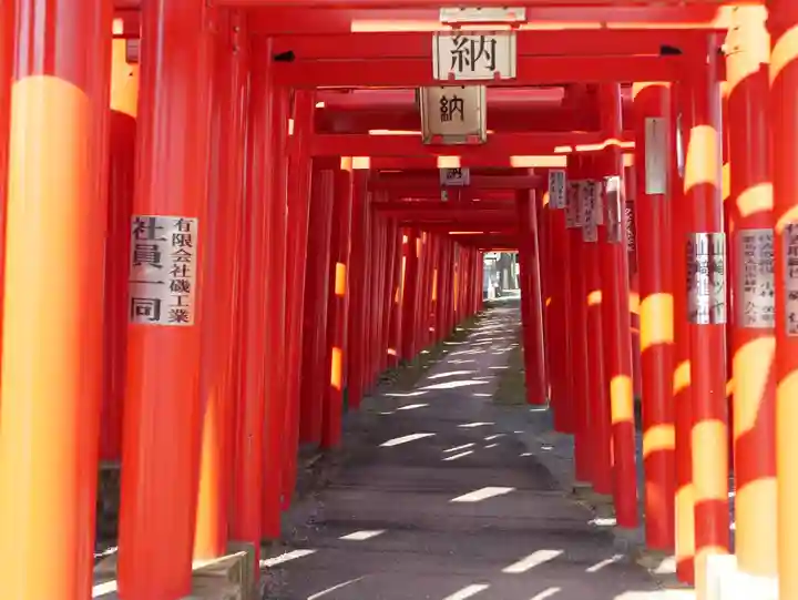 小泉稲荷神社の鳥居