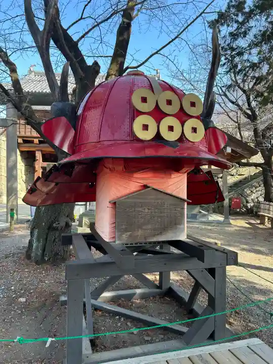 眞田神社の{uncategorized: "未分類", other: "その他", undefined: "問題あり", building: "その他建物", grave: "お墓", sacred_gate: "鳥居", guardian: "狛犬", statue: "像", buddha: "仏像", history: "歴史", nature: "自然", garden: "庭園", animal: "動物", pagoda: "塔", temizu: "手水舎", mountain_gate: "山門・神門", sanctuary: "本殿・本堂", subordinate: "末社・摂社", art: "芸術", scenery: "景色", jizo: "地蔵", ema: "絵馬", goshuin: "御朱印", omikuji: "おみくじ", items: "授与品その他", amulet: "お守り", goshuincho: "御朱印帳", eats: "食事", festival: "お祭り", votive_dance: "神楽", shichigosan: "七五三参", wedding: "結婚式", experience: "体験その他", initially: "初詣", around: "周辺", anti_infection: "感染症対策"}