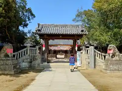 白鳥神社の山門・神門