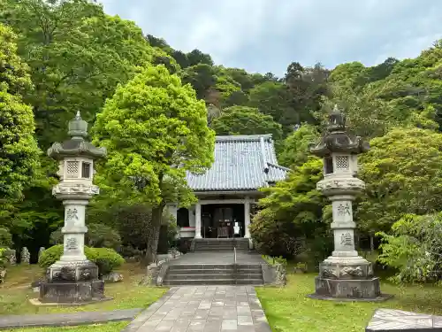 願成就院の{uncategorized: "未分類", other: "その他", undefined: "問題あり", building: "その他建物", grave: "お墓", sacred_gate: "鳥居", guardian: "狛犬", statue: "像", buddha: "仏像", history: "歴史", nature: "自然", garden: "庭園", animal: "動物", pagoda: "塔", temizu: "手水舎", mountain_gate: "山門・神門", sanctuary: "本殿・本堂", subordinate: "末社・摂社", art: "芸術", scenery: "景色", jizo: "地蔵", ema: "絵馬", goshuin: "御朱印", omikuji: "おみくじ", items: "授与品その他", amulet: "お守り", goshuincho: "御朱印帳", eats: "食事", festival: "お祭り", votive_dance: "神楽", shichigosan: "七五三参", wedding: "結婚式", experience: "体験その他", initially: "初詣", around: "周辺", anti_infection: "感染症対策"}