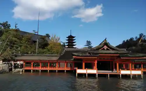 厳島神社の本殿