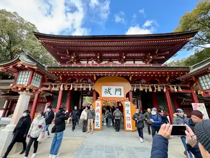 太宰府天満宮の{uncategorized: "未分類", other: "その他", undefined: "問題あり", building: "その他建物", grave: "お墓", sacred_gate: "鳥居", guardian: "狛犬", statue: "像", buddha: "仏像", history: "歴史", nature: "自然", garden: "庭園", animal: "動物", pagoda: "塔", temizu: "手水舎", mountain_gate: "山門・神門", sanctuary: "本殿・本堂", subordinate: "末社・摂社", art: "芸術", scenery: "景色", jizo: "地蔵", ema: "絵馬", goshuin: "御朱印", omikuji: "おみくじ", items: "授与品その他", amulet: "お守り", goshuincho: "御朱印帳", eats: "食事", festival: "お祭り", votive_dance: "神楽", shichigosan: "七五三参", wedding: "結婚式", experience: "体験その他", initially: "初詣", around: "周辺", anti_infection: "感染症対策"}