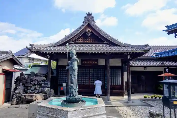 泉龍寺の本殿・本堂
