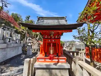 義照稲荷神社・稲荷命婦元宮（建勲神社末社）の{uncategorized: "未分類", other: "その他", undefined: "問題あり", building: "その他建物", grave: "お墓", sacred_gate: "鳥居", guardian: "狛犬", statue: "像", buddha: "仏像", history: "歴史", nature: "自然", garden: "庭園", animal: "動物", pagoda: "塔", temizu: "手水舎", mountain_gate: "山門・神門", sanctuary: "本殿・本堂", subordinate: "末社・摂社", art: "芸術", scenery: "景色", jizo: "地蔵", ema: "絵馬", goshuin: "御朱印", omikuji: "おみくじ", items: "授与品その他", amulet: "お守り", goshuincho: "御朱印帳", eats: "食事", festival: "お祭り", votive_dance: "神楽", shichigosan: "七五三参", wedding: "結婚式", experience: "体験その他", initially: "初詣", around: "周辺", anti_infection: "感染症対策"}