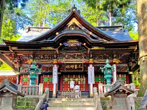 三峯神社の本殿