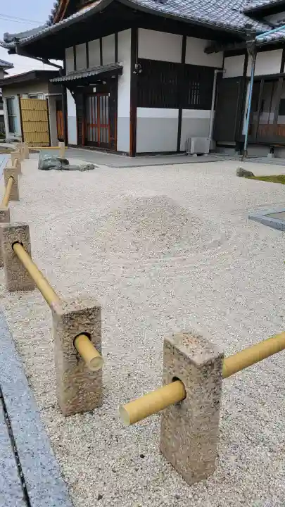 長福寺の{uncategorized: "未分類", other: "その他", undefined: "問題あり", building: "その他建物", grave: "お墓", sacred_gate: "鳥居", guardian: "狛犬", statue: "像", buddha: "仏像", history: "歴史", nature: "自然", garden: "庭園", animal: "動物", pagoda: "塔", temizu: "手水舎", mountain_gate: "山門・神門", sanctuary: "本殿・本堂", subordinate: "末社・摂社", art: "芸術", scenery: "景色", jizo: "地蔵", ema: "絵馬", goshuin: "御朱印", omikuji: "おみくじ", items: "授与品その他", amulet: "お守り", goshuincho: "御朱印帳", eats: "食事", festival: "お祭り", votive_dance: "神楽", shichigosan: "七五三参", wedding: "結婚式", experience: "体験その他", initially: "初詣", around: "周辺", anti_infection: "感染症対策"}