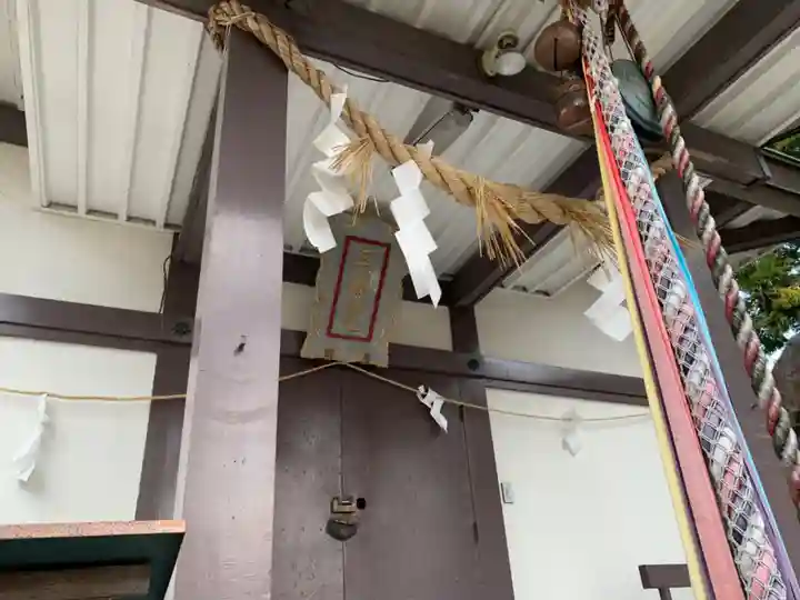 三ツ石神社の本殿・本堂