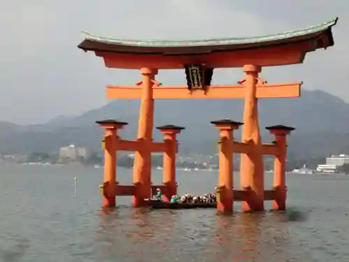 厳島神社の鳥居