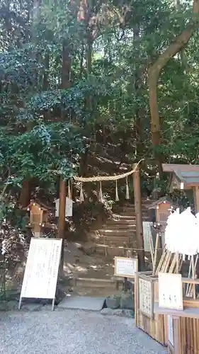 狭井坐大神荒魂神社(狭井神社)の鳥居