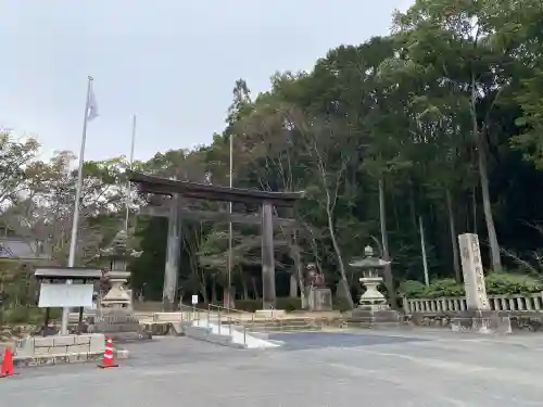 岡山縣護國神社の{uncategorized: "未分類", other: "その他", undefined: "問題あり", building: "その他建物", grave: "お墓", sacred_gate: "鳥居", guardian: "狛犬", statue: "像", buddha: "仏像", history: "歴史", nature: "自然", garden: "庭園", animal: "動物", pagoda: "塔", temizu: "手水舎", mountain_gate: "山門・神門", sanctuary: "本殿・本堂", subordinate: "末社・摂社", art: "芸術", scenery: "景色", jizo: "地蔵", ema: "絵馬", goshuin: "御朱印", omikuji: "おみくじ", items: "授与品その他", amulet: "お守り", goshuincho: "御朱印帳", eats: "食事", festival: "お祭り", votive_dance: "神楽", shichigosan: "七五三参", wedding: "結婚式", experience: "体験その他", initially: "初詣", around: "周辺", anti_infection: "感染症対策"}