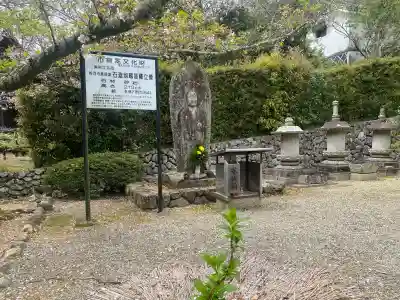 粉河寺の{uncategorized: "未分類", other: "その他", undefined: "問題あり", building: "その他建物", grave: "お墓", sacred_gate: "鳥居", guardian: "狛犬", statue: "像", buddha: "仏像", history: "歴史", nature: "自然", garden: "庭園", animal: "動物", pagoda: "塔", temizu: "手水舎", mountain_gate: "山門・神門", sanctuary: "本殿・本堂", subordinate: "末社・摂社", art: "芸術", scenery: "景色", jizo: "地蔵", ema: "絵馬", goshuin: "御朱印", omikuji: "おみくじ", items: "授与品その他", amulet: "お守り", goshuincho: "御朱印帳", eats: "食事", festival: "お祭り", votive_dance: "神楽", shichigosan: "七五三参", wedding: "結婚式", experience: "体験その他", initially: "初詣", around: "周辺", anti_infection: "感染症対策"}