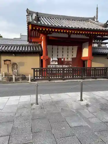 薬師寺の山門・神門