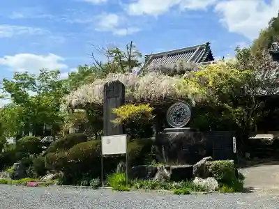 隅田八幡神社の{uncategorized: "未分類", other: "その他", undefined: "問題あり", building: "その他建物", grave: "お墓", sacred_gate: "鳥居", guardian: "狛犬", statue: "像", buddha: "仏像", history: "歴史", nature: "自然", garden: "庭園", animal: "動物", pagoda: "塔", temizu: "手水舎", mountain_gate: "山門・神門", sanctuary: "本殿・本堂", subordinate: "末社・摂社", art: "芸術", scenery: "景色", jizo: "地蔵", ema: "絵馬", goshuin: "御朱印", omikuji: "おみくじ", items: "授与品その他", amulet: "お守り", goshuincho: "御朱印帳", eats: "食事", festival: "お祭り", votive_dance: "神楽", shichigosan: "七五三参", wedding: "結婚式", experience: "体験その他", initially: "初詣", around: "周辺", anti_infection: "感染症対策"}