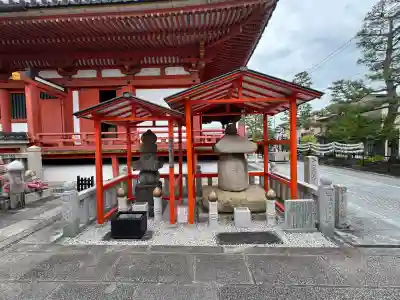 六波羅蜜寺の{uncategorized: "未分類", other: "その他", undefined: "問題あり", building: "その他建物", grave: "お墓", sacred_gate: "鳥居", guardian: "狛犬", statue: "像", buddha: "仏像", history: "歴史", nature: "自然", garden: "庭園", animal: "動物", pagoda: "塔", temizu: "手水舎", mountain_gate: "山門・神門", sanctuary: "本殿・本堂", subordinate: "末社・摂社", art: "芸術", scenery: "景色", jizo: "地蔵", ema: "絵馬", goshuin: "御朱印", omikuji: "おみくじ", items: "授与品その他", amulet: "お守り", goshuincho: "御朱印帳", eats: "食事", festival: "お祭り", votive_dance: "神楽", shichigosan: "七五三参", wedding: "結婚式", experience: "体験その他", initially: "初詣", around: "周辺", anti_infection: "感染症対策"}