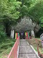 釣鐘三尊像の本殿・本堂