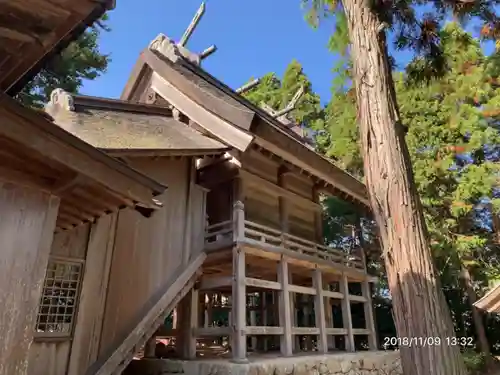 六所神社の本殿