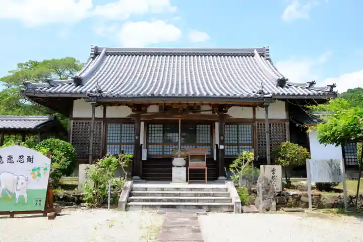 世尊寺の本殿・本堂