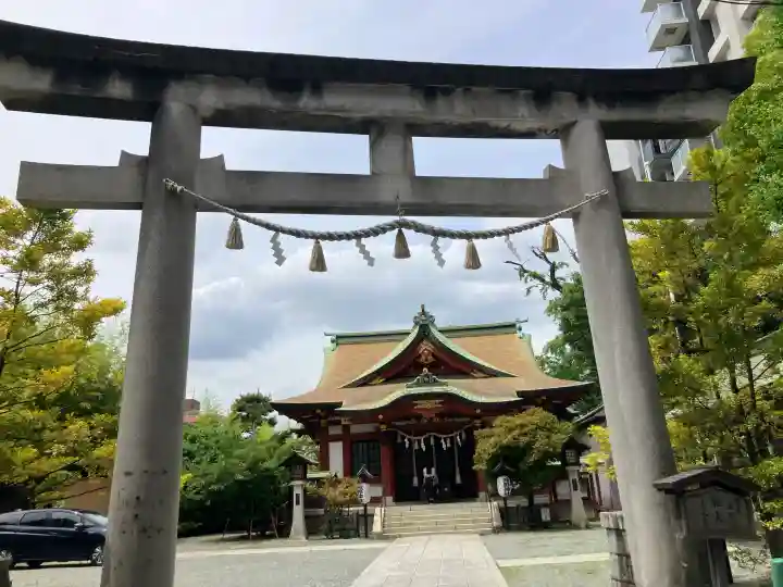 東神奈川熊野神社の{uncategorized: "未分類", other: "その他", undefined: "問題あり", building: "その他建物", grave: "お墓", sacred_gate: "鳥居", guardian: "狛犬", statue: "像", buddha: "仏像", history: "歴史", nature: "自然", garden: "庭園", animal: "動物", pagoda: "塔", temizu: "手水舎", mountain_gate: "山門・神門", sanctuary: "本殿・本堂", subordinate: "末社・摂社", art: "芸術", scenery: "景色", jizo: "地蔵", ema: "絵馬", goshuin: "御朱印", omikuji: "おみくじ", items: "授与品その他", amulet: "お守り", goshuincho: "御朱印帳", eats: "食事", festival: "お祭り", votive_dance: "神楽", shichigosan: "七五三参", wedding: "結婚式", experience: "体験その他", initially: "初詣", around: "周辺", anti_infection: "感染症対策"}