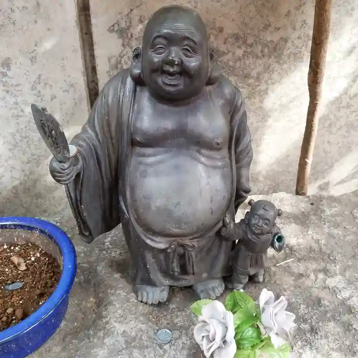 津軽稲荷神社の像