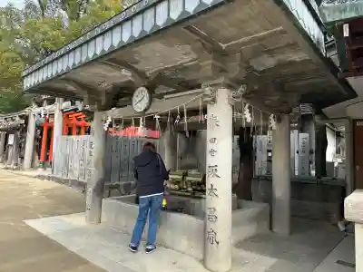 石切劔箭神社の{uncategorized: "未分類", other: "その他", undefined: "問題あり", building: "その他建物", grave: "お墓", sacred_gate: "鳥居", guardian: "狛犬", statue: "像", buddha: "仏像", history: "歴史", nature: "自然", garden: "庭園", animal: "動物", pagoda: "塔", temizu: "手水舎", mountain_gate: "山門・神門", sanctuary: "本殿・本堂", subordinate: "末社・摂社", art: "芸術", scenery: "景色", jizo: "地蔵", ema: "絵馬", goshuin: "御朱印", omikuji: "おみくじ", items: "授与品その他", amulet: "お守り", goshuincho: "御朱印帳", eats: "食事", festival: "お祭り", votive_dance: "神楽", shichigosan: "七五三参", wedding: "結婚式", experience: "体験その他", initially: "初詣", around: "周辺", anti_infection: "感染症対策"}
