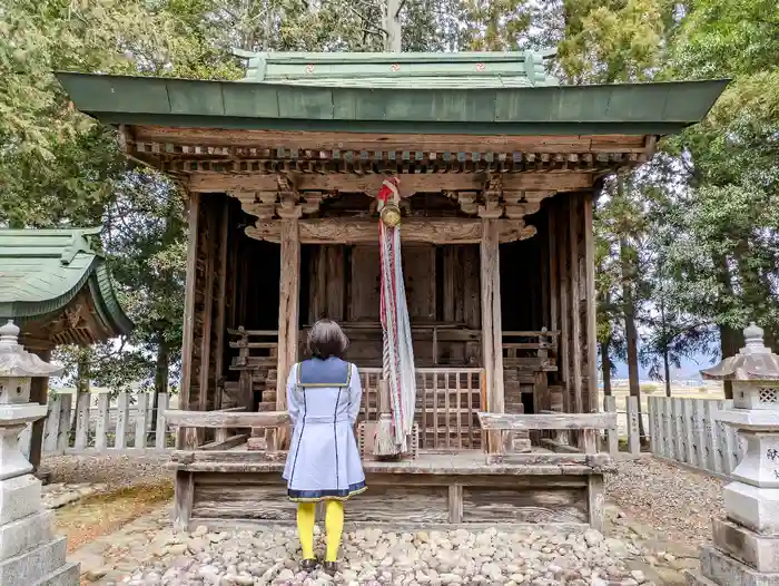 白鳥神社の本殿