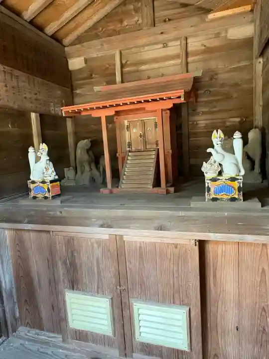 皇大神宮(烏森神社)の{uncategorized: "未分類", other: "その他", undefined: "問題あり", building: "その他建物", grave: "お墓", sacred_gate: "鳥居", guardian: "狛犬", statue: "像", buddha: "仏像", history: "歴史", nature: "自然", garden: "庭園", animal: "動物", pagoda: "塔", temizu: "手水舎", mountain_gate: "山門・神門", sanctuary: "本殿・本堂", subordinate: "末社・摂社", art: "芸術", scenery: "景色", jizo: "地蔵", ema: "絵馬", goshuin: "御朱印", omikuji: "おみくじ", items: "授与品その他", amulet: "お守り", goshuincho: "御朱印帳", eats: "食事", festival: "お祭り", votive_dance: "神楽", shichigosan: "七五三参", wedding: "結婚式", experience: "体験その他", initially: "初詣", around: "周辺", anti_infection: "感染症対策"}