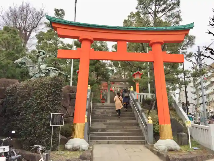 穴八幡宮の鳥居