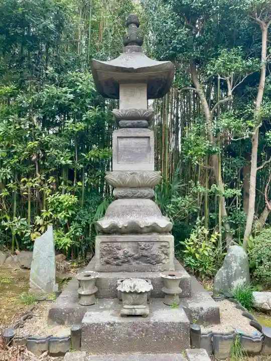 臨江寺の{uncategorized: "未分類", other: "その他", undefined: "問題あり", building: "その他建物", grave: "お墓", sacred_gate: "鳥居", guardian: "狛犬", statue: "像", buddha: "仏像", history: "歴史", nature: "自然", garden: "庭園", animal: "動物", pagoda: "塔", temizu: "手水舎", mountain_gate: "山門・神門", sanctuary: "本殿・本堂", subordinate: "末社・摂社", art: "芸術", scenery: "景色", jizo: "地蔵", ema: "絵馬", goshuin: "御朱印", omikuji: "おみくじ", items: "授与品その他", amulet: "お守り", goshuincho: "御朱印帳", eats: "食事", festival: "お祭り", votive_dance: "神楽", shichigosan: "七五三参", wedding: "結婚式", experience: "体験その他", initially: "初詣", around: "周辺", anti_infection: "感染症対策"}